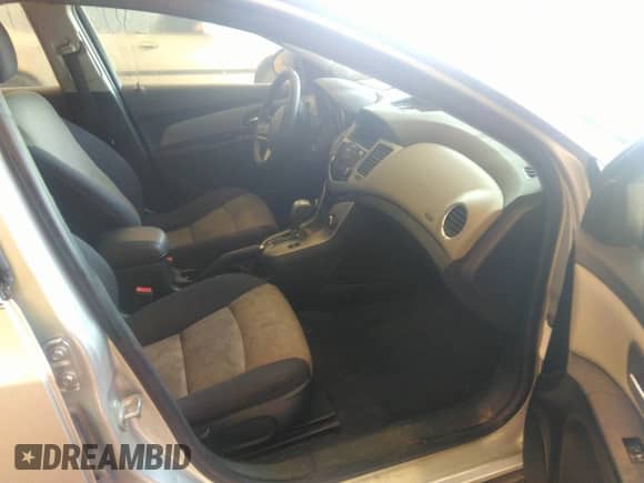 2013 Chevrolet Cruze LS с VIN 1G1PA5SH5D7145164, выставлен на аукционе IAAI как лот 41682743 с пробегом 182 179 миль миль и . История ставок и продаж доступна на DreamBid. Изображение 5.