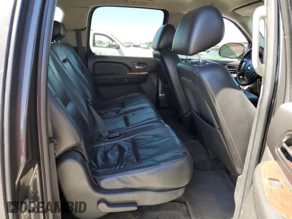 ✅ 2010 Chevrolet Suburban LT • VIN: 1GNUCJE09AR253538 • Lot: 70536284. Wystawiony na Copart z przebiegiem 242 152 mil. Bezpłatny archiwum sprzedaży aukcyjnych z USA i szczegółowy raport historii pojazdu na DreamBid. Zdjęcie 11.