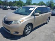 ✅ 2011 Toyota Sienna LE AAS • VIN: 5TDKK3DC8BS021610 • Lot: 42299036. Listed on IAAI with 118,377 mi. Free auction sales archive from the USA and detailed vehicle history report at DreamBid. Image 17.