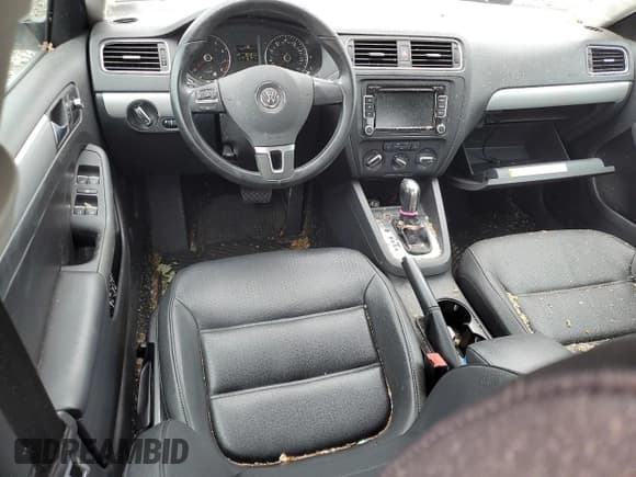 ✅ 2013 Volkswagen Jetta SE • VIN: 3VWDX7AJXDM373642 • Lot: 60229495. Wystawiony na Copart z przebiegiem 84 181 mil. Bezpłatny archiwum sprzedaży aukcyjnych z USA i szczegółowy raport historii pojazdu na DreamBid. Zdjęcie 8.