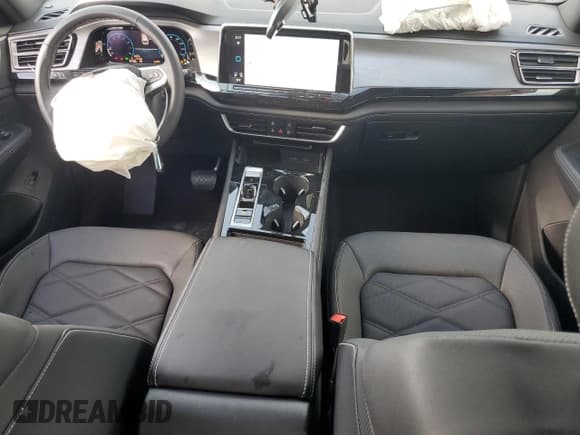 ✅ 2025 Volkswagen Atlas SE • VIN: 1V2WE2CA1SC220405 • Lot: 61621145. Wystawiony na Copart z przebiegiem 4 206 mil. Bezpłatny archiwum sprzedaży aukcyjnych z USA i szczegółowy raport historii pojazdu na DreamBid. Zdjęcie 8.