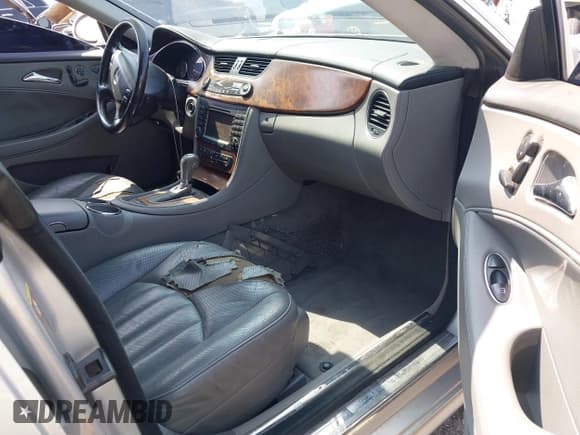 ✅ 2006 Mercedes-Benz CLS 500 • VIN: WDDDJ75X06A021842 • Lot: 42473311. Listed on IAAI with 164,276 mi. Free auction sales archive from the USA and detailed vehicle history report at DreamBid. Image 5.