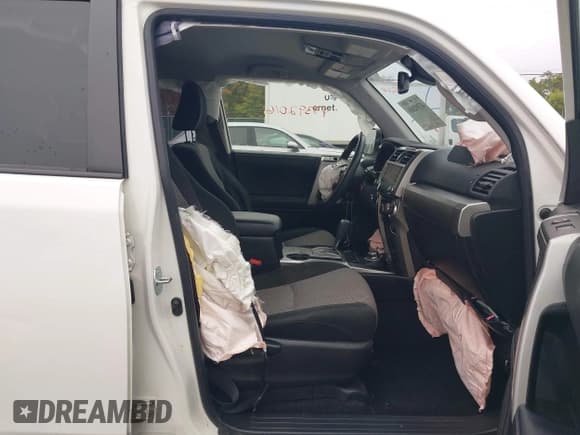 ✅ 2022 Toyota 4Runner SR5 • VIN: JTEMU5JR3N6016600 • Lot: 43392016. Listed on IAAI with 76,898 mi. Free auction sales archive from the USA and detailed vehicle history report at DreamBid. Image 5.