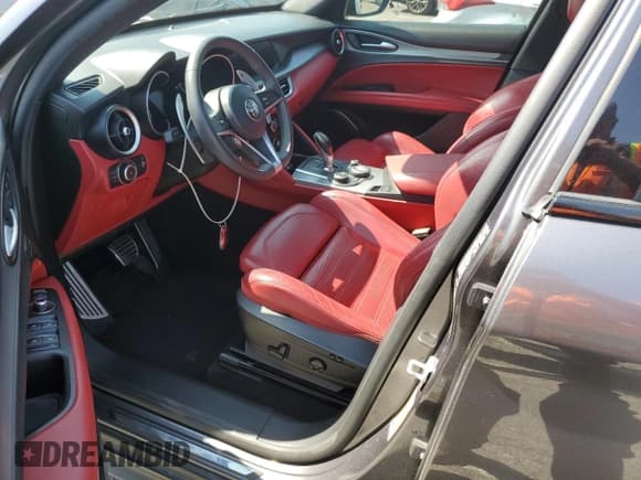 ✅ 2019 Alfa Romeo Stelvio Ti Lusso • VIN: ZASPAKBN7K7C30393 • Lot: 62899635. Wystawiony na Copart z przebiegiem 135 625 mil. Bezpłatny archiwum sprzedaży aukcyjnych z USA i szczegółowy raport historii pojazdu na DreamBid. Zdjęcie 7.