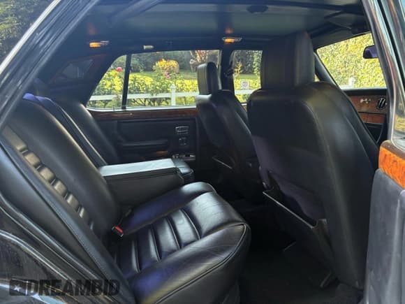 ✅ 1989 Bentley Turbo R • VIN: SCBZR03B1KCX25038 • Lot: 81352145. Wystawiony na Copart z przebiegiem 157 867 mil. Bezpłatny archiwum sprzedaży aukcyjnych z USA i szczegółowy raport historii pojazdu na DreamBid. Zdjęcie 6.