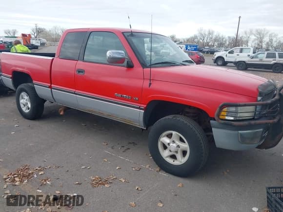 ✅ 1997 Dodge 1500 • VIN: 1B7HF13Z5VJ529432 • Lot: 43855883. Wystawiony na IAAI z przebiegiem 176 042 mil. Bezpłatny archiwum sprzedaży aukcyjnych z USA i szczegółowy raport historii pojazdu na DreamBid. Zdjęcie 1.