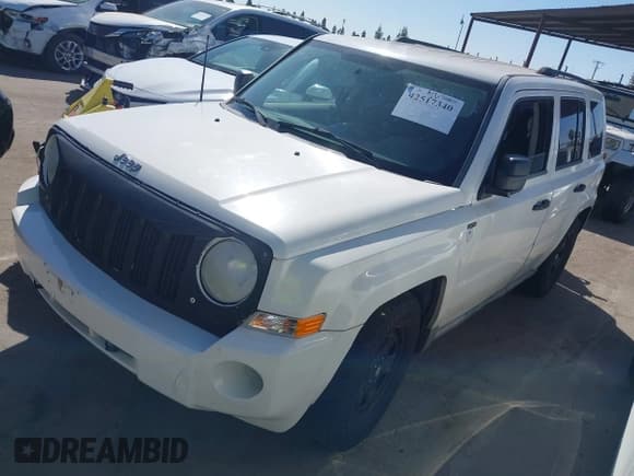 ✅ 2010 Jeep Patriot Sport • VIN: 1J4NT2GA3AD639727 • Lot: 42517340. Listed on IAAI with 215,101 mi. Free auction sales archive from the USA and detailed vehicle history report at DreamBid. Image 2.