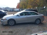 ✅ 2015 Toyota Camry SE • VIN: 4T1BF1FK2FU079822 • Lot: 43594956. Wystawiony na IAAI z przebiegiem 127 395 mil. Bezpłatny archiwum sprzedaży aukcyjnych z USA i szczegółowy raport historii pojazdu na DreamBid. Zdjęcie 14.