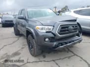 ✅ 2022 Toyota Tacoma SR • VIN: 3TYSZ5AN0NT079104 • Lot: 41516590. Wystawiony na IAAI z przebiegiem 22 203 mil. Bezpłatny archiwum sprzedaży aukcyjnych z USA i szczegółowy raport historii pojazdu na DreamBid. Zdjęcie 1.