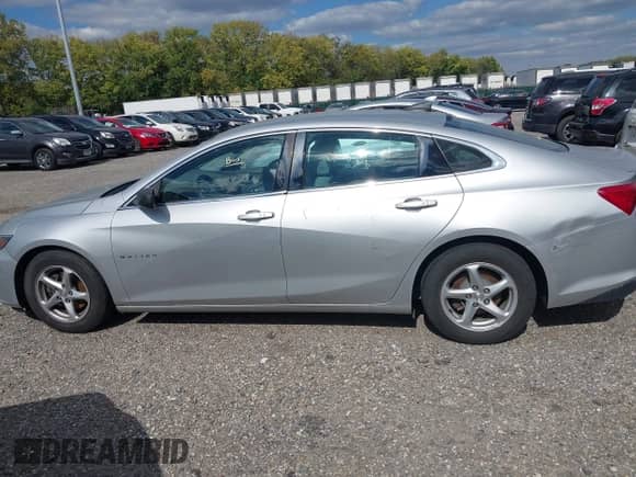 2016 Chevrolet Malibu LS z VIN 1G1ZB5ST1GF311152, wystawiony jako IAAI lot #43415218 z przebiegiem 142 771 mil mil oraz . Historia ofert i sprzedaży dostępna na DreamBid. Obrazek 14.