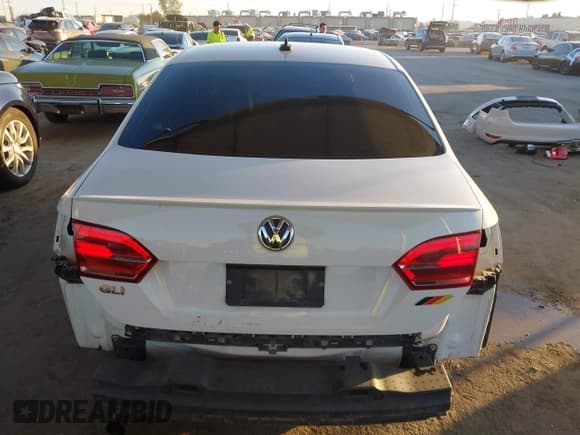 ✅ 2014 Volkswagen Jetta GLI • VIN: 3VW4T7AJ4EM389462 • Lot: 43840093. Listed on IAAI with 173,953 mi. Free auction sales archive from the USA and detailed vehicle history report at DreamBid. Image 17.