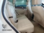 ✅ 2011 Volkswagen Touareg • VIN: WVGFG9BP1BD005350 • Лот: 58558055. Опубликован ранее на Copart с пробегом 137 982 миль. Бесплатный доступ к архиву аукционных продаж из США и подробный отчёт об истории автомобиля на DreamBid. Изображение 11.