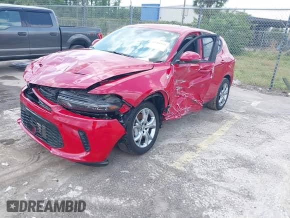 2024 Dodge Hornet R/T z VIN ZACPDFCW9R3A27668, wystawiony jako IAAI lot #42201591 z przebiegiem 27 422 mil mil oraz . Historia ofert i sprzedaży dostępna na DreamBid. Obrazek 2.