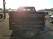 ✅ 2022 Chevrolet Silverado 1500 RST • VIN: 2GCUDEED2N1517956 • Lot: 69845685. Wystawiony na Copart z przebiegiem 49 594 mil. Bezpłatny archiwum sprzedaży aukcyjnych z USA i szczegółowy raport historii pojazdu na DreamBid. Zdjęcie 6.