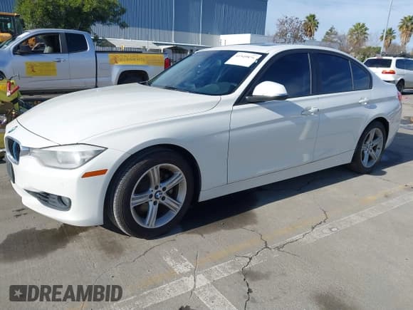 ✅ 2015 BMW 3 Series 328i • VIN: WBA3C1C52FK119339 • Lot: 41549876. Listed on IAAI with 148,347 mi. Free auction sales archive from the USA and detailed vehicle history report at DreamBid. Image 17.