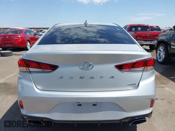 ✅ 2018 Hyundai Sonata Limited • VIN: 5NPE34AF8JH668091 • Лот: 42689315. Опубликован ранее на IAAI с пробегом 58 410 миль. Бесплатный доступ к архиву аукционных продаж из США и подробный отчёт об истории автомобиля на DreamBid. Изображение 17.