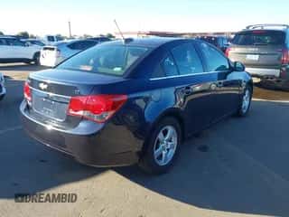 2015 Chevrolet Cruze LT z VIN 1G1PC5SB9F7107445, wystawiony jako IAAI lot #43551061 z przebiegiem 93 555 mil mil oraz . Historia ofert i sprzedaży dostępna na DreamBid. Obrazek 4.