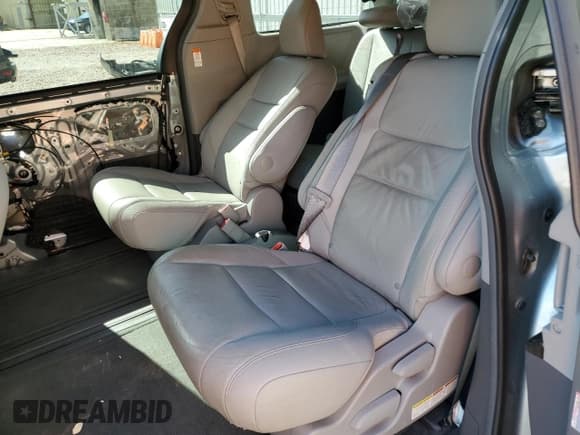 ✅ 2017 Toyota Sienna XLE • VIN: 5TDYZ3DC4HS842623 • Lot: 82727665. Listed on Copart with 135,824 mi. Free auction sales archive from the USA and detailed vehicle history report at DreamBid. Image 11.