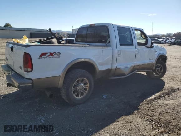 ✅ 2006 Ford F-250 XL • VIN: 1FTSW21PX6EB36713 • Lot: 90916795. Wystawiony na Copart z przebiegiem 128 461 mil. Bezpłatny archiwum sprzedaży aukcyjnych z USA i szczegółowy raport historii pojazdu na DreamBid. Zdjęcie 3.