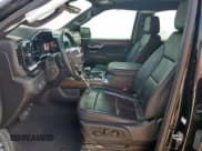 ✅ 2023 Chevrolet Silverado 1500 High Country • VIN: 2GCUDJED1P1137390 • Lot: 63263275. Wystawiony na Copart z przebiegiem 42 027 mil. Bezpłatny archiwum sprzedaży aukcyjnych z USA i szczegółowy raport historii pojazdu na DreamBid. Zdjęcie 7.