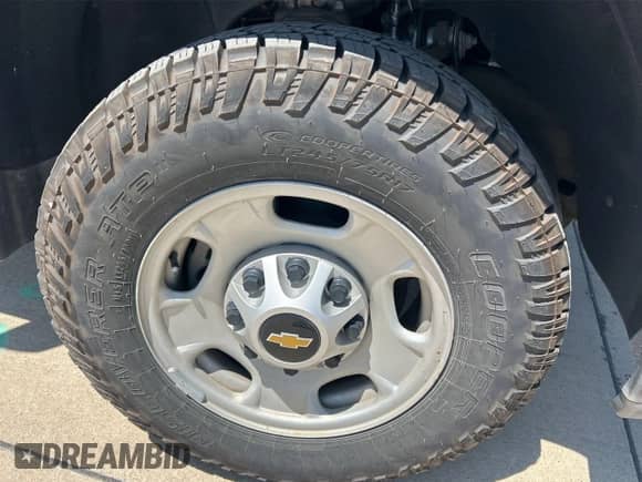 2021 Chevrolet Silverado 1500 z VIN 1GB0WLE74MF226216, wystawiony jako IAAI lot #42480815 z przebiegiem 91 716 mil mil oraz . Historia ofert i sprzedaży dostępna na DreamBid. Obrazek 1.