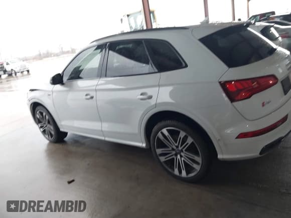 ✅ 2020 Audi SQ5 Prestige • VIN: WA1C4AFY9L2068868 • Lot: 41351976. Listed on IAAI with 66,069 mi. Free auction sales archive from the USA and detailed vehicle history report at DreamBid. Image 14.