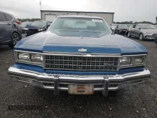 1976 Chevrolet Caprice z VIN 1N69U6J131687, wystawiony jako Copart lot #63160005 z przebiegiem 57 763 mil mil oraz Czysty tytuł • Clean title. Historia ofert i sprzedaży dostępna na DreamBid. Obrazek 5.