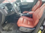 ✅ 2019 Volvo XC40 Inscription • VIN: YV4162UL1K2103094 • Лот: 70717565. Опубликован ранее на Copart с пробегом 64 525 миль. Бесплатный доступ к архиву аукционных продаж из США и подробный отчёт об истории автомобиля на DreamBid. Изображение 7.