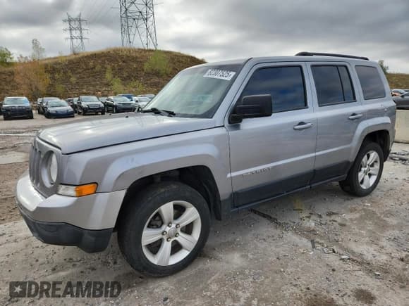 ✅ 2015 Jeep Patriot Latitude • VIN: 1C4NJRFB8FD202490 • Lot: 82307525. Listed on Copart with 138,440 mi. Free auction sales archive from the USA and detailed vehicle history report at DreamBid. Image 1.