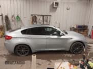 ✅ 2014 BMW X6 M • VIN: 5YMGZ0C52E0C40700 • Лот: 41510398. Опубликован ранее на IAAI с пробегом 96 036 миль. Бесплатный доступ к архиву аукционных продаж из США и подробный отчёт об истории автомобиля на DreamBid. Изображение 14.