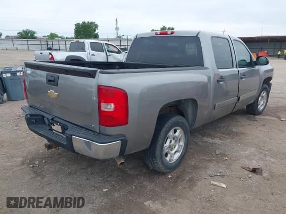 ✅ 2007 Chevrolet Silverado 1500 1LT • VIN: 2GCEC13J271510467 • Lot: 42184998. Wystawiony na IAAI z przebiegiem 258 558 mil. Bezpłatny archiwum sprzedaży aukcyjnych z USA i szczegółowy raport historii pojazdu na DreamBid. Zdjęcie 4.