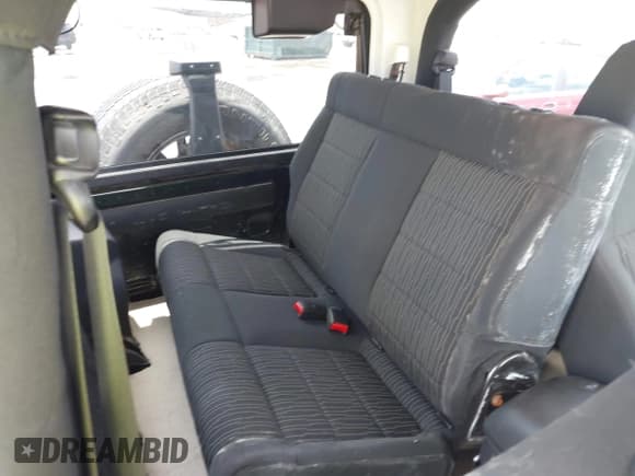 ✅ 2012 Jeep Wrangler Sahara • VIN: 1C4AJWBGXCL100527 • Lot: 42394623. Wystawiony na IAAI z przebiegiem 126 097 mil. Bezpłatny archiwum sprzedaży aukcyjnych z USA i szczegółowy raport historii pojazdu na DreamBid. Zdjęcie 8.