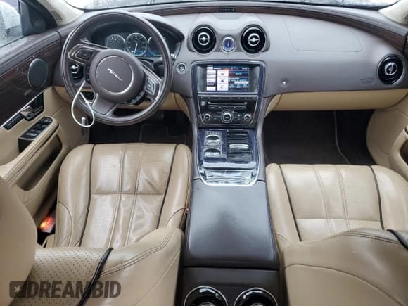 ✅ 2013 Jaguar XJ Portfolio • VIN: SAJWJ2GD3D8V47901 • Лот: 60997605. Опубликован ранее на Copart с пробегом 136 806 миль. Бесплатный доступ к архиву аукционных продаж из США и подробный отчёт об истории автомобиля на DreamBid. Изображение 8.