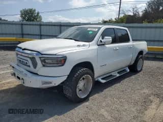 2020 Ram 1500 Big Horn z VIN 1C6SRFFT0LN125761, wystawiony jako Copart lot #70359275 z przebiegiem 143 077 mil mil oraz Szkoda całkowita • Salvage title. Historia ofert i sprzedaży dostępna na DreamBid. Obrazek 1.