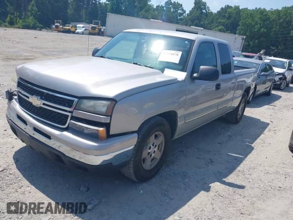 2006 Chevrolet Silverado 1500 LT2 z VIN 2GCEC19T661143998, wystawiony jako IAAI lot #42574878 z przebiegiem 229 675 mil mil oraz . Historia ofert i sprzedaży dostępna na DreamBid. Obrazek 2.