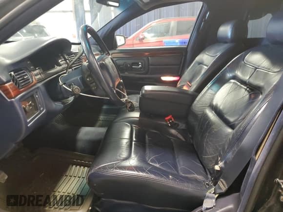 ✅ 1997 Cadillac DeVille Limousine • VIN: 1GEEH90Y1VU500023 • Lot: 78817444. Wystawiony na Copart z przebiegiem 87 977 mil. Bezpłatny archiwum sprzedaży aukcyjnych z USA i szczegółowy raport historii pojazdu na DreamBid. Zdjęcie 7.