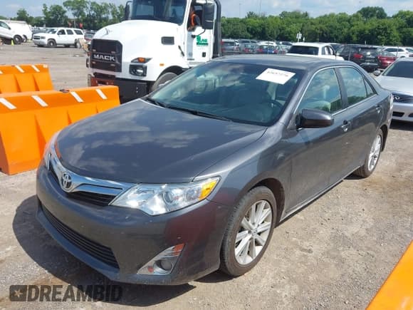 ✅ 2014 Toyota Camry SE • VIN: 4T1BK1FK5EU027787 • Lot: 42657276. Listed on IAAI with 42,651 mi. Free auction sales archive from the USA and detailed vehicle history report at DreamBid. Image 2.
