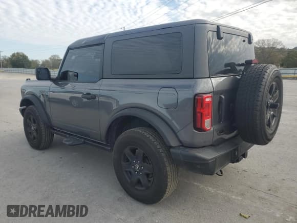 ✅ 2024 Ford Bronco Black Diamond • VIN: 1FMDE1AP0RLA19384 • Lot: 82642135. Wystawiony na Copart z przebiegiem 28 891 mil. Bezpłatny archiwum sprzedaży aukcyjnych z USA i szczegółowy raport historii pojazdu na DreamBid. Zdjęcie 2.