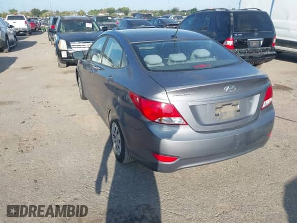 2017 Hyundai Accent SE z VIN KMHCT4AE2HU243959, wystawiony jako IAAI lot #43294716 z przebiegiem 139 935 mil mil oraz . Historia ofert i sprzedaży dostępna na DreamBid. Obrazek 3.