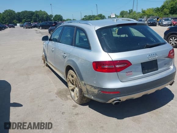 ✅ 2013 Audi allroad A4 Premium Plus • VIN: WA1UFAFL2DA187632 • Lot: 42639942. Wystawiony na IAAI z przebiegiem 124 482 mil. Bezpłatny archiwum sprzedaży aukcyjnych z USA i szczegółowy raport historii pojazdu na DreamBid. Zdjęcie 3.