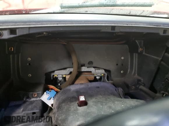 ✅ 1999 GMC Sierra 1500 SLE • VIN: 1GTEK14T0XZ524653 • Лот: 50188635. Опубликован ранее на Copart с пробегом Не указан. Бесплатный доступ к архиву аукционных продаж из США и подробный отчёт об истории автомобиля на DreamBid. Изображение 9.