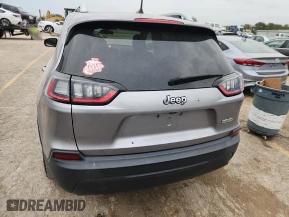 ✅ 2019 Jeep Cherokee Latitude • VIN: 1C4PJLCBXKD325891 • Lot: 86310755. Wystawiony na Copart z przebiegiem 69 985 mil. Bezpłatny archiwum sprzedaży aukcyjnych z USA i szczegółowy raport historii pojazdu na DreamBid. Zdjęcie 6.