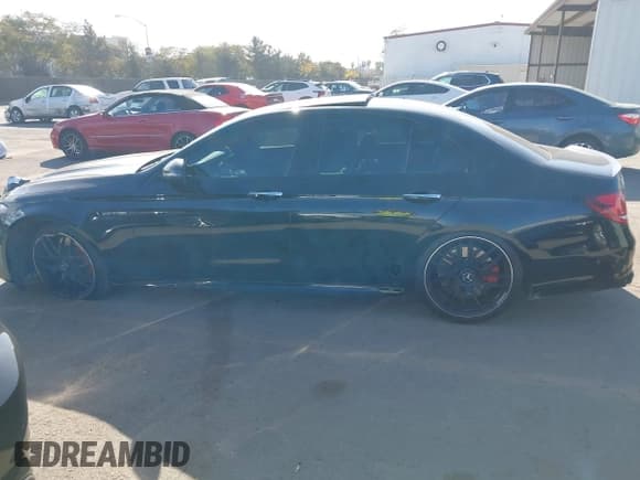 ✅ 2020 Mercedes-Benz E 63 S AMG • VIN: WDDZF8KB0LA750201 • Лот: 41266357. Опубликован ранее на IAAI с пробегом 55 876 миль. Бесплатный доступ к архиву аукционных продаж из США и подробный отчёт об истории автомобиля на DreamBid. Изображение 14.