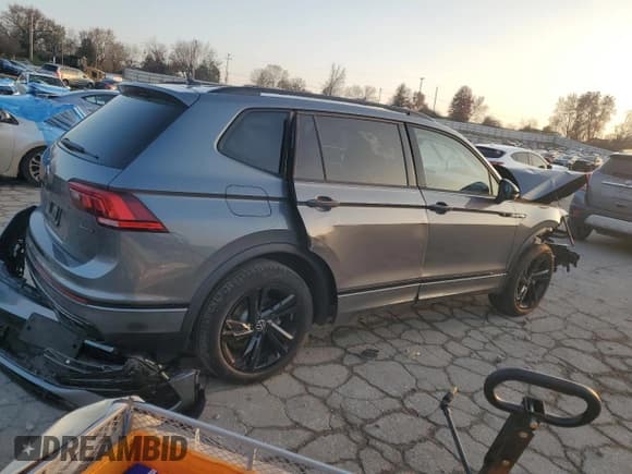 ✅ 2024 Volkswagen Tiguan SE R-Line Black • VIN: 3VV8B7AX7RM208079 • Лот: 92851255. Опубликован ранее на Copart с пробегом Не указан. Бесплатный доступ к архиву аукционных продаж из США и подробный отчёт об истории автомобиля на DreamBid. Изображение 3.