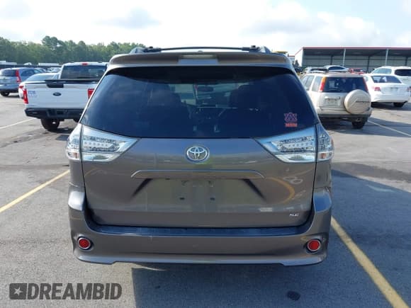 ✅ 2012 Toyota Sienna SE • VIN: 5TDXK3DCXCS258915 • Lot: 42884001. Listed on IAAI with 282,094 mi. Free auction sales archive from the USA and detailed vehicle history report at DreamBid. Image 16.