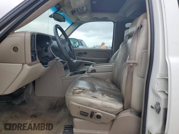 2005 Chevrolet Suburban LT с VIN 3GNEC16Z75G146317, выставлен на аукционе Copart как лот 79333874 с пробегом 296 562 миль миль и Чистый • Clean title. История ставок и продаж доступна на DreamBid. Изображение 7.