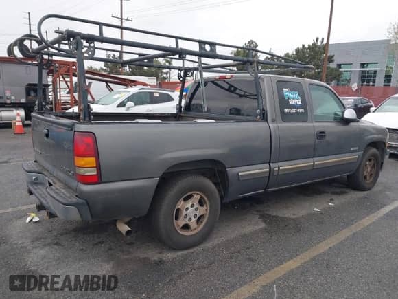 ✅ 2001 Chevrolet Silverado 1500 LT • VIN: 2GCEC19T811330085 • Lot: 41743350. Wystawiony na IAAI z przebiegiem 218 533 mil mil. Skorzystaj z bezpłatnego archiwum sprzedaży aukcyjnych z USA i zobacz szczegółowy raport historii pojazdu na DreamBid. Zdjęcie 4.