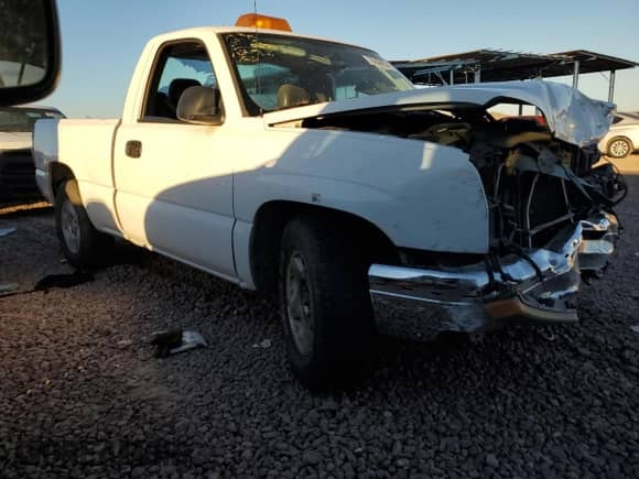 2004 Chevrolet Silverado 1500 LS z VIN 1GCEC14V54Z307206, wystawiony jako Copart lot #76308604 z przebiegiem Nie podano mil oraz Szkoda całkowita • Salvage title. Historia ofert i sprzedaży dostępna na DreamBid. Obrazek 4.