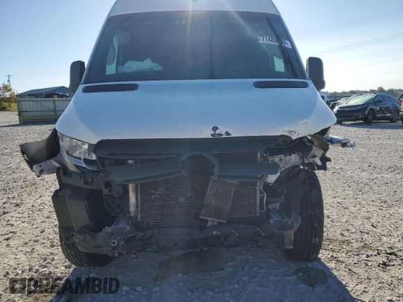 ✅ 2019 Mercedes-Benz Sprinter • VIN: WD3PF1CD2KP139648 • Lot: 71489624. Wystawiony na Copart z przebiegiem 821 mil. Bezpłatny archiwum sprzedaży aukcyjnych z USA i szczegółowy raport historii pojazdu na DreamBid. Zdjęcie 5.