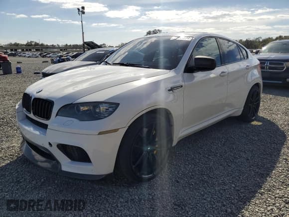 ✅ 2011 BMW X6 M • VIN: 5YMGZ0C55BLK13899 • Лот: 77141774. Опубликован ранее на Copart с пробегом 93 316 миль. Бесплатный доступ к архиву аукционных продаж из США и подробный отчёт об истории автомобиля на DreamBid. Изображение 1.